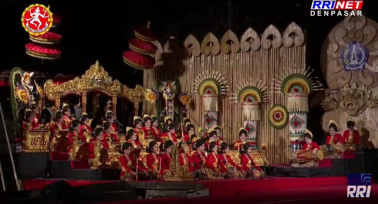  Parade Gong Kebyar Wanita PKB XLIII Duta Kabupaten Jembrana, Gianyar dan Badung Sama-sama Menarik