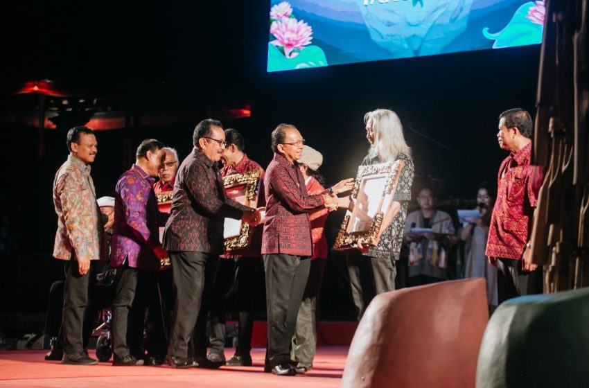  10 Penggiat Seni Modern Dianugrahkan Penghargaan Bali Jani Nugraha