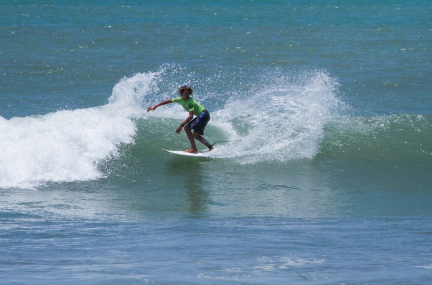  Wow, Seru Rip Curl Gromsearch 2022. Para Surfer Muda Taklukan Ombak Pantai Halfway Kuta