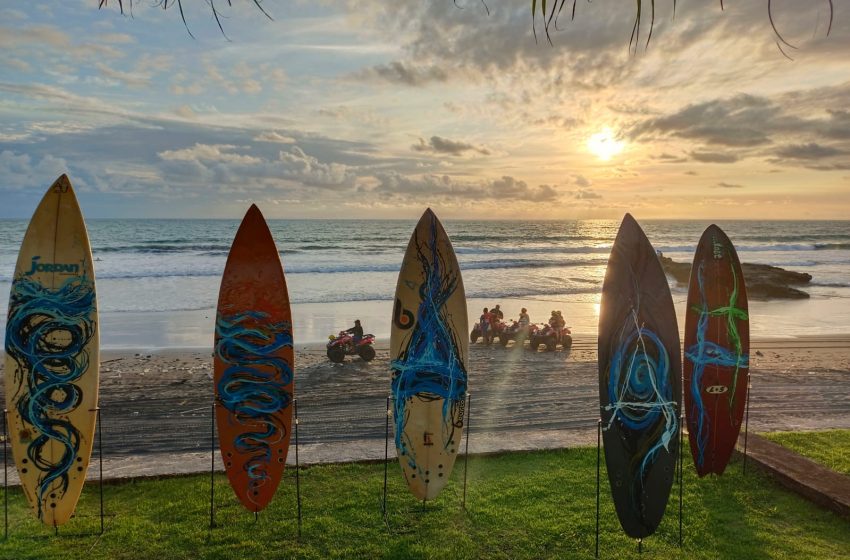  “Art, Surf and Marine Ecology” 19 Karya Papan Surfing I Gede Oka Astawa