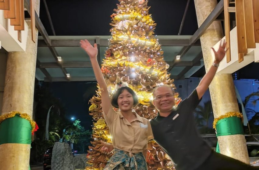  THE 1O1 Bali Fontana Seminyak Buat Pohon Natal Ramah Lingkungan di Musim Perayaan 