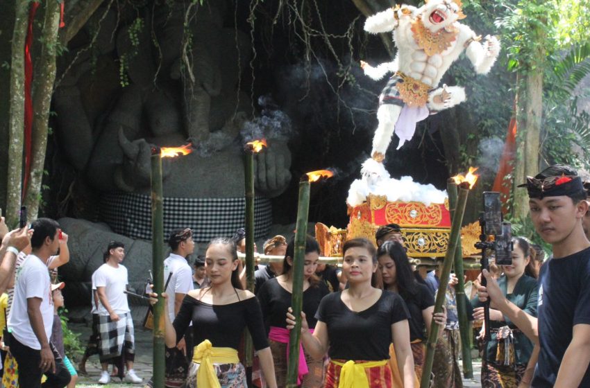  Parade Ogoh-ogoh di Bali Safari Park Bikin Pengunjung Terkesima