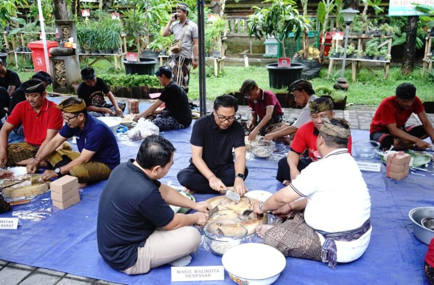  Lawar dan Lomba “Ngelawar” di Kecamatan Denbar