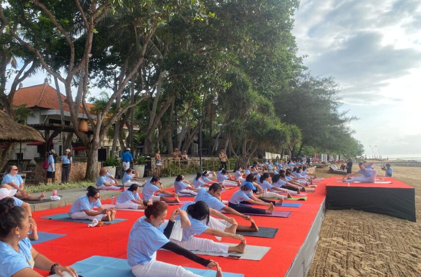  Santrian Yoga Festival dan Pelepasan Tukik Menjadi Tontonan Para Turis Asing