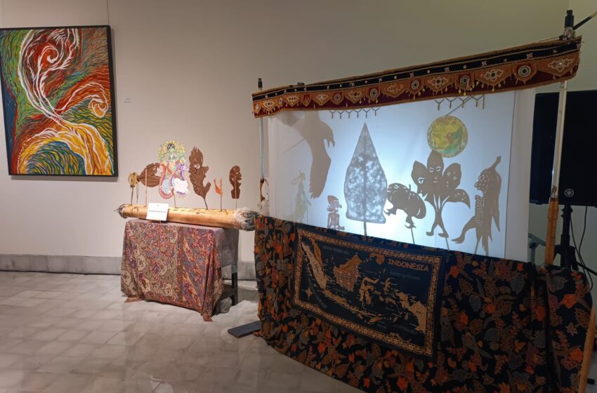  Susiawan Pamerkan ‘Bridges of Light’, Tentang Perjalanan Melalui Lukisan Intuitif dan Wayang di Sudakara ArtSpace Sanur