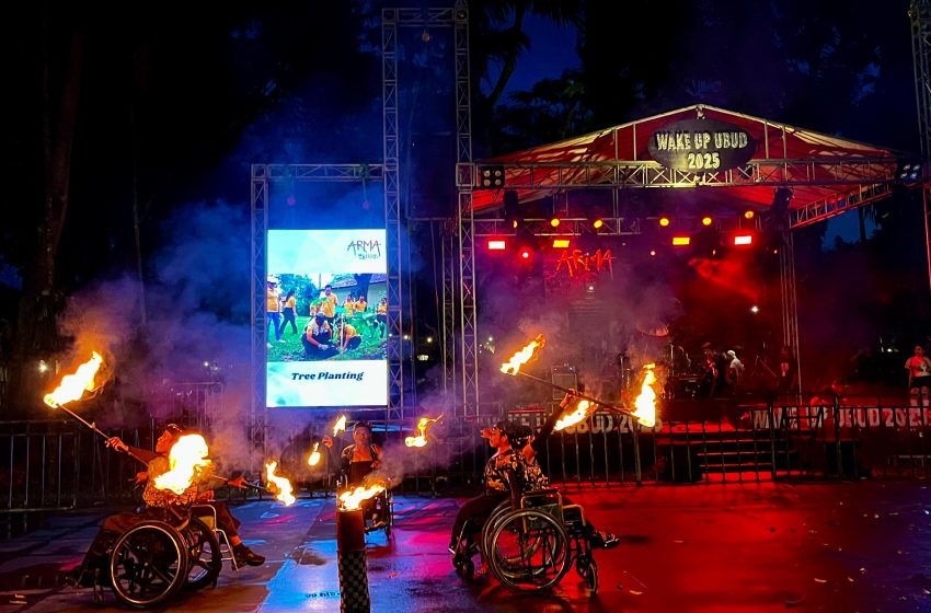  Fire Dance Disabilitas Meriahkan Konser Amal ‘Wake Up Ubud’