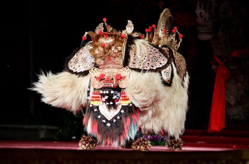  Barong Ket Duta Denpasar Memikat Penonton di Panggung PKB XLVII