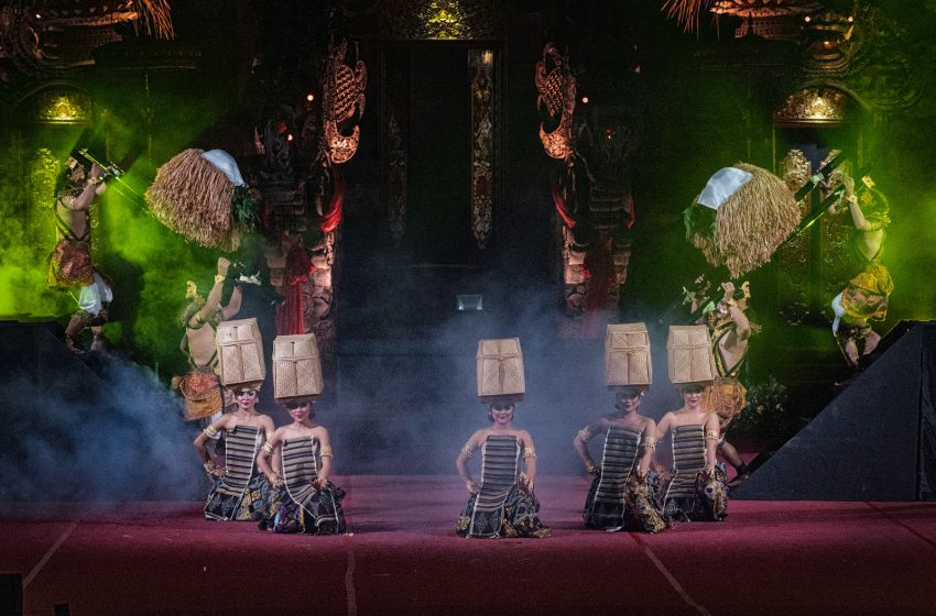 Duta Karangasem dan Bangli Bertemu: Sekaa Gong Wana Giri Asri Sajikan ‘Tetamian’ dan Sanggar Seni Siman Art Pentaskan ‘Barong Ngambyar’