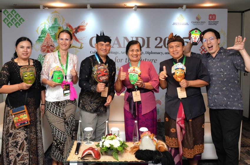  Melukis Topeng Malangan di CHANDI 2025