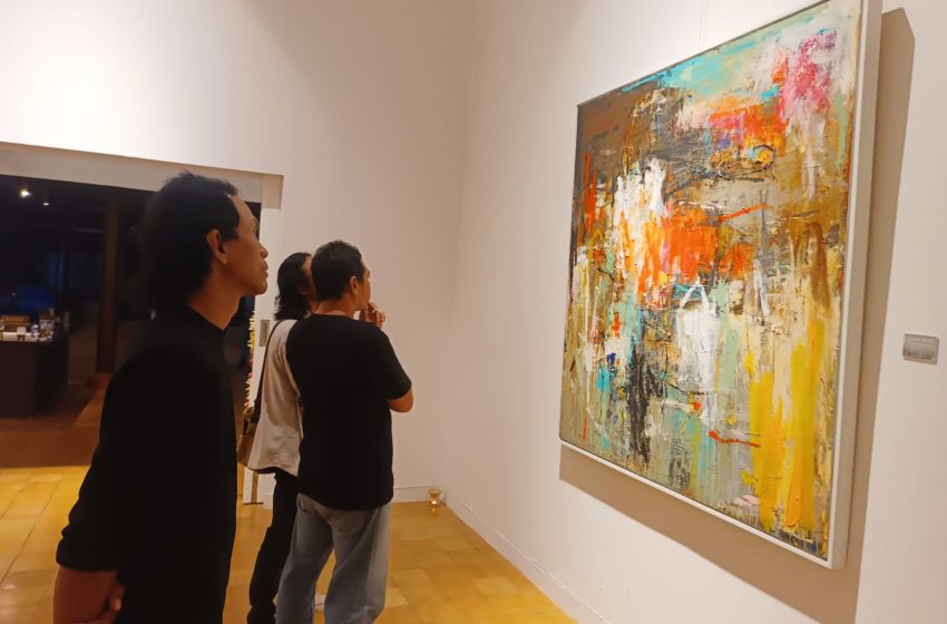  Pameran ‘Garis, Warna dan Ruang’: Tien Hong Hadirkan Kesegaran, Energi dan Konsepsi Harmoni
