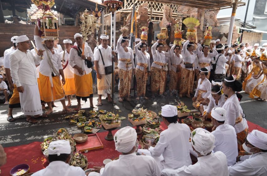  Penari Trance, Saat Karya Mamungkah dan Ngenteg Linggih di Banjar Binoh Kelod