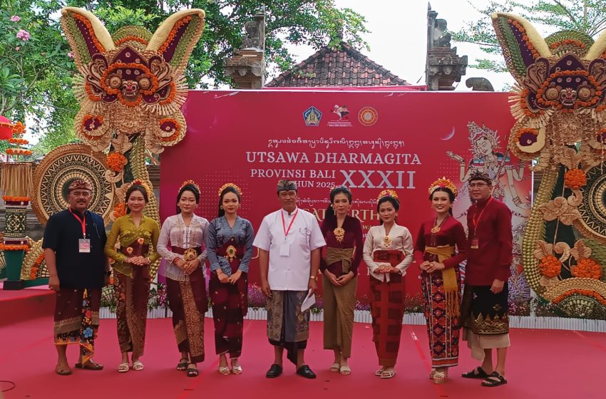  Remaja Putri Sampaikan Nilai-nilai Kebajikan Melalui Lomba Dharmawacana di UDG 2025