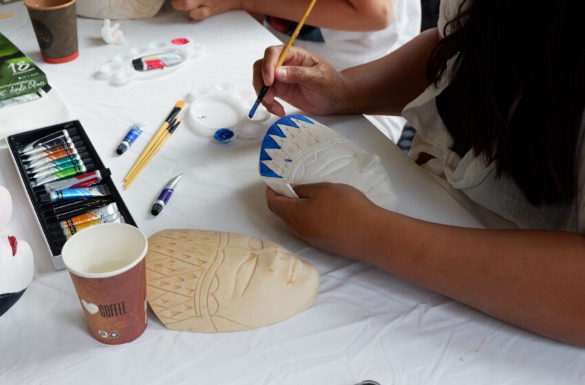  Melukis Topeng di FOX Jimbaran Beach Bali