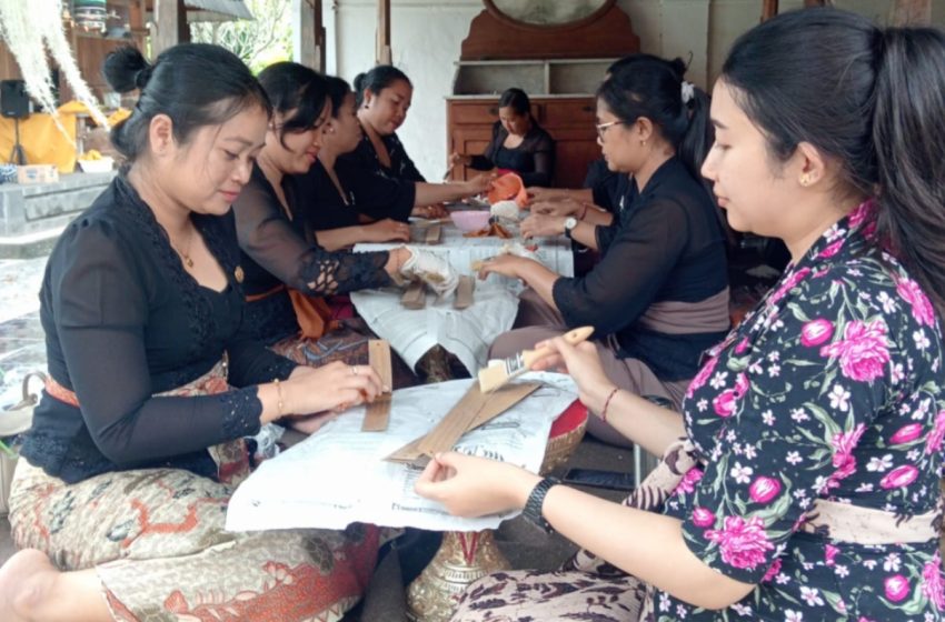  Geria Kutuh Kawanan Klungkung Miliki Lontar ‘Bhagawan Kamandaka’ Berangka Tahun 1615 Saka