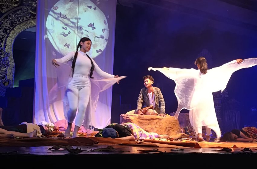  Teater Jungut Sari Pentaskan ‘Tresnané Lebur Ajur Satondén Kembang’: Kisah dari Novel Djelantik Santha