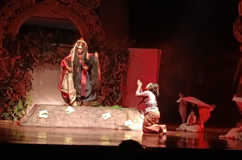  Teater Jineng di Ksirarnawa: Angkat Basur, Dendam dan Ilmu Hitam Berujung Petaka