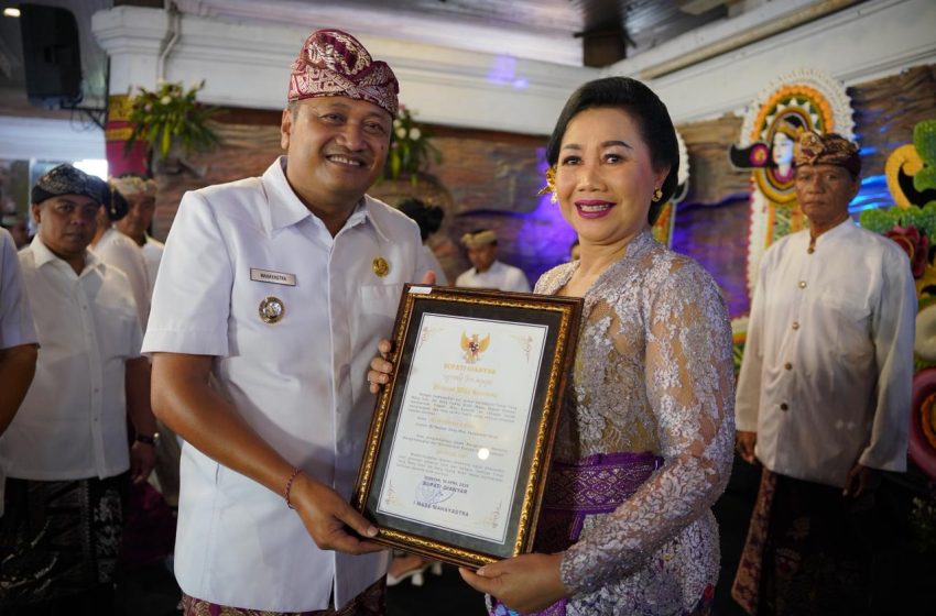  Seniman di Kabupaten Gianyar Menerima Penghargaan