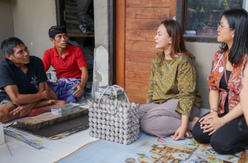  I Ketut Tirtayasa, Warga Disabilitas Sulap Limbah Kertas Koran Jadi Tempat Tisu