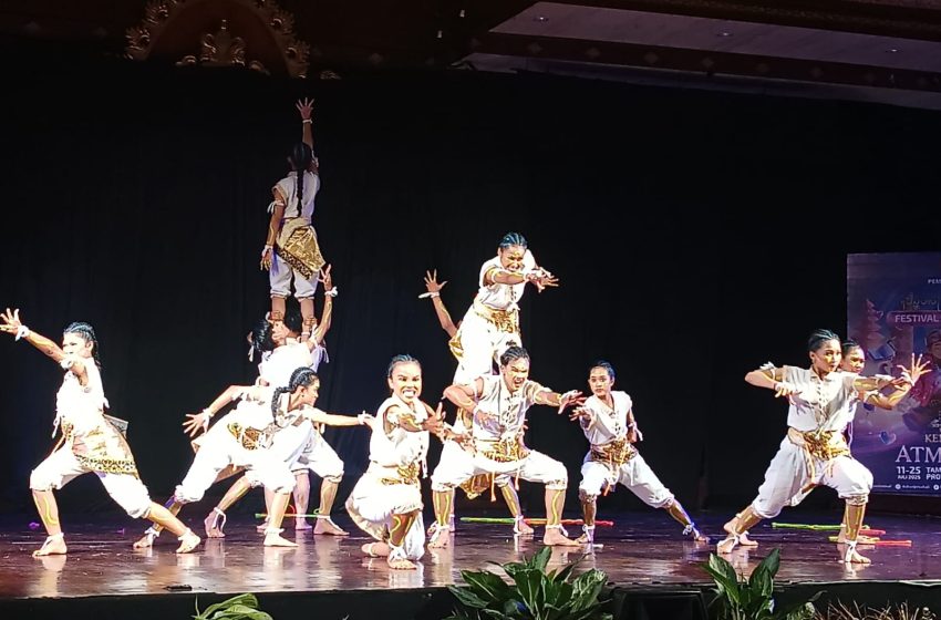  Kreativitas Anak Muda Bali Bergelora di Panggung Tari Modern FSBJ VIII